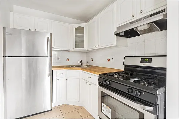 Rented by Evergreen Apartments BK | media 5