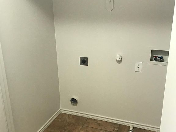 3rd image of 108 B Ave #B