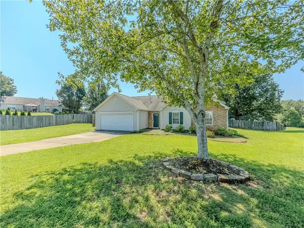 7535 Springmill Ct, Cumming, GA 30028