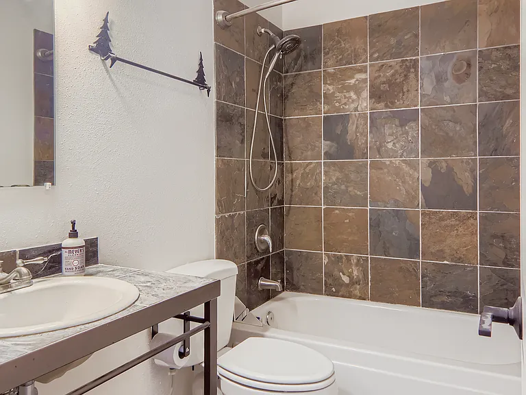 376 Old Fish Creek Falls Rd — Photo 8