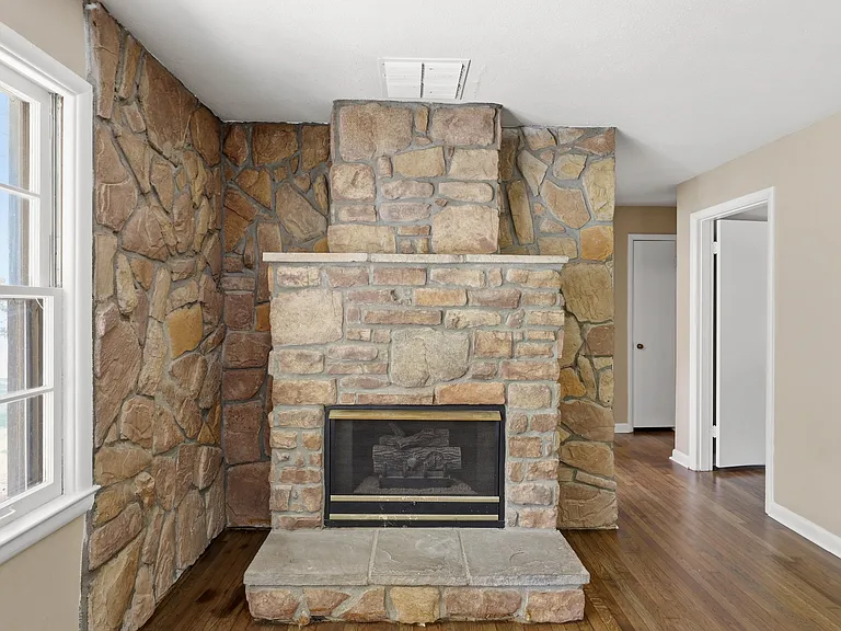 141 Zandale Dr — Photo 14
