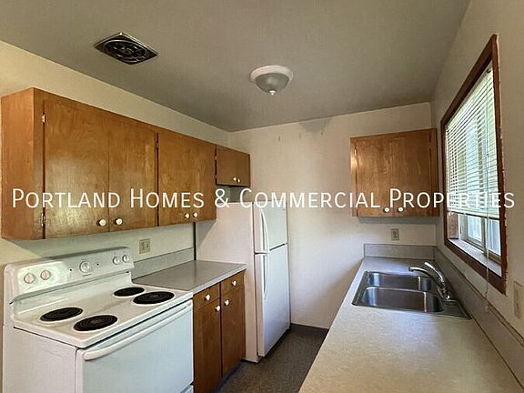 4th image of 3965 SE Gladstone St APT 10