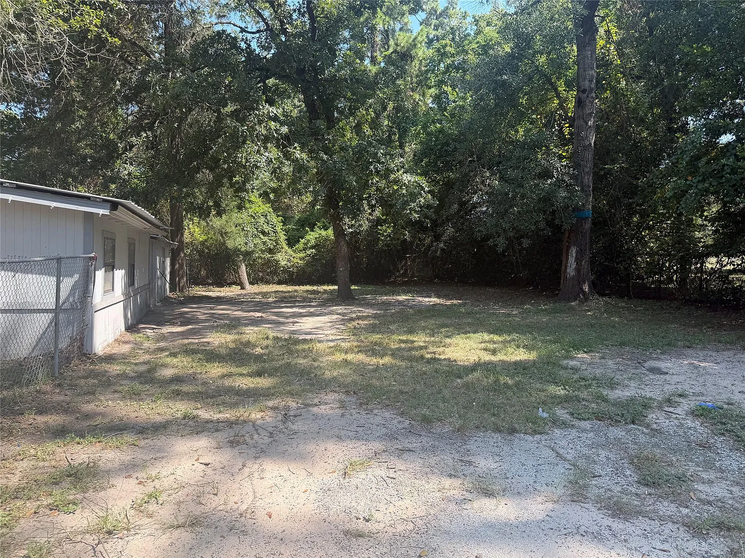 3 bed, 2.0 bath, 1412 sqft, $1,400 — Photo 2