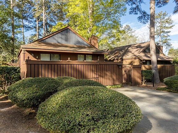 3rd image of 4 Bluff Pointe Way