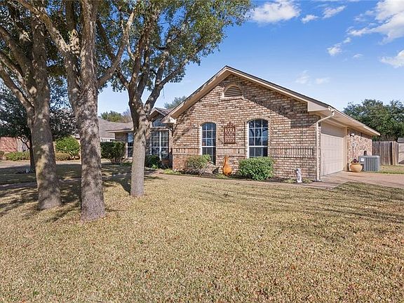 3rd image of 836 Eagles Nest Dr