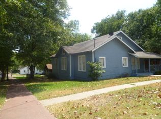 905 10th St, Huntsville, TX 77320