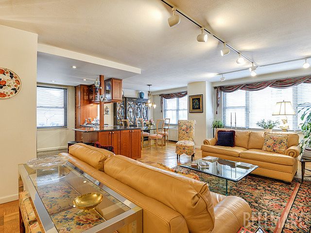 1st image of 305 E 40th St ##2r