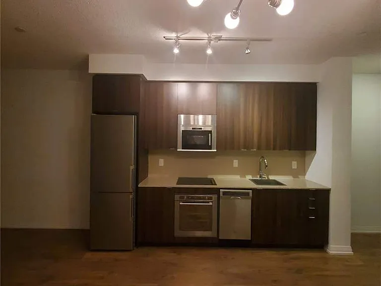 101 Erskine Ave #605 — Photo 3