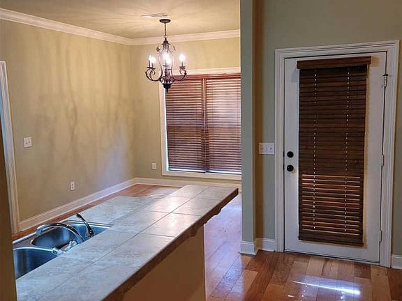 5th image of 186 Beechwood Cir