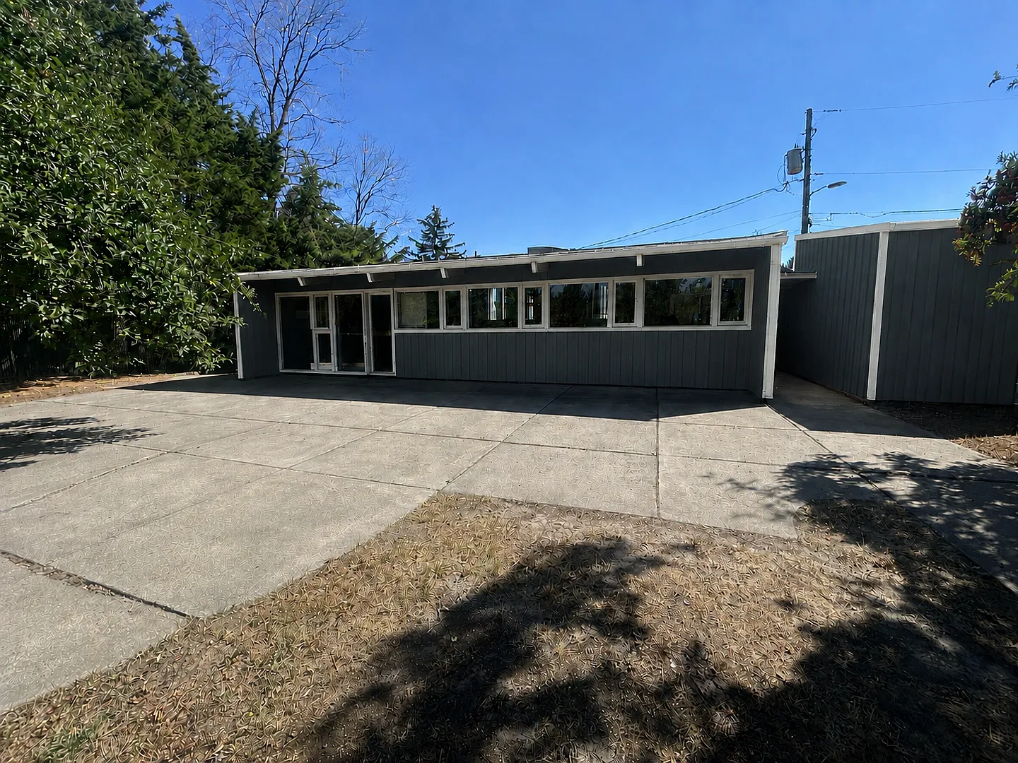 Six Bedroom House Near Campus! — Photo 1