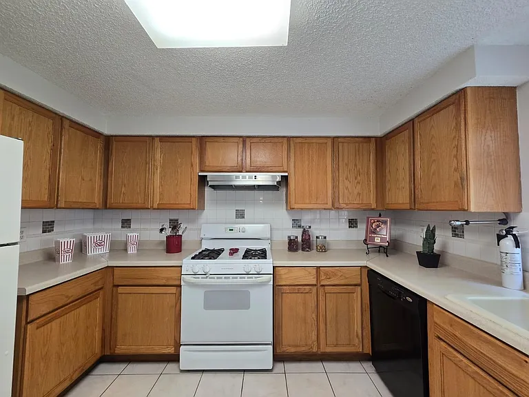 2915 Windchase Blvd — Photo 16
