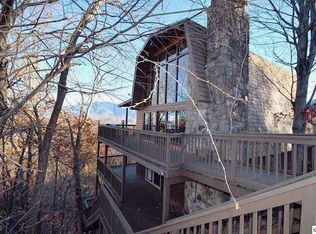 1061 Ski View Dr, Gatlinburg, TN 37738