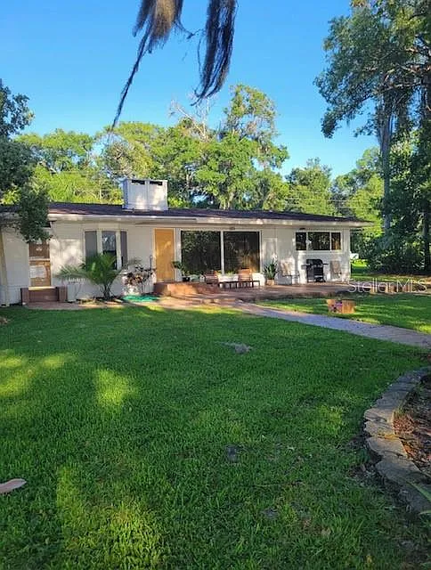 3 bed, 2.0 bath, 1074 sqft, $3,300 — Photo 2