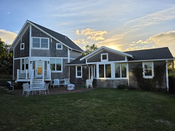 7 Arnold Ave, Plymouth, MA 02360