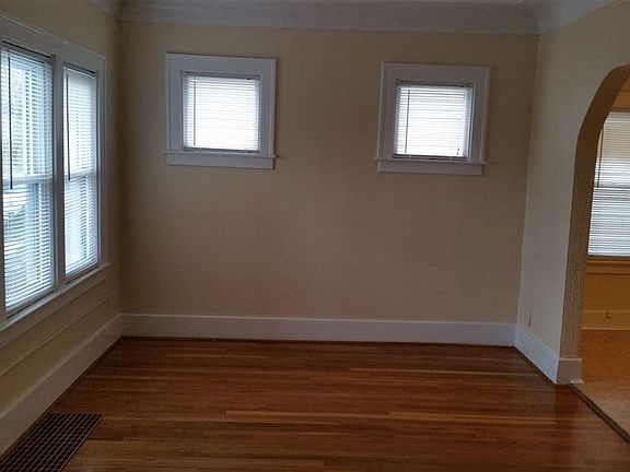 3rd image of 127 Hilldale Dr