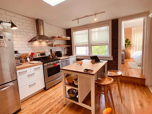 Rented by Dream Space Realty | media 18