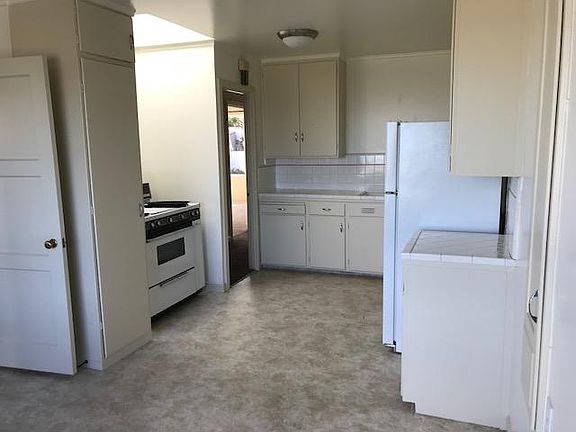 4th image of 230 Wyandotte Ave