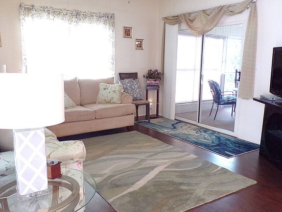 4th image of 4528 Arlington Park Dr #77