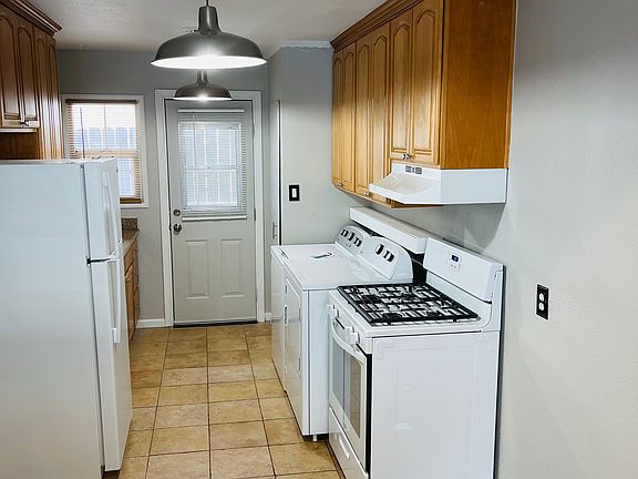 2nd image of 922 Lassen St #922