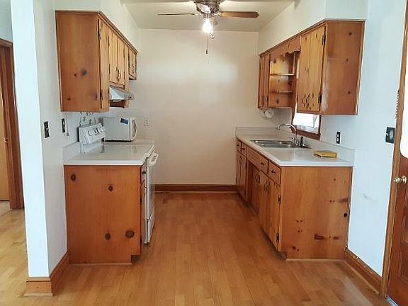 4th image of 180 Whitten St