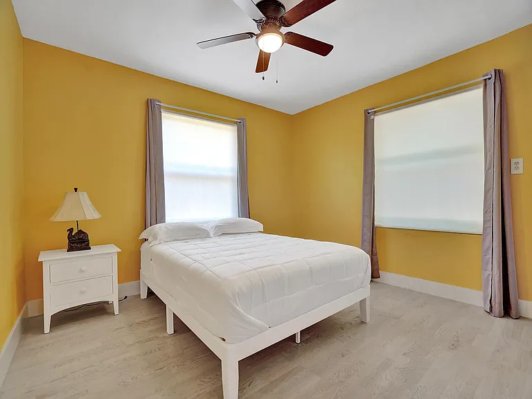 720 SW 11th Ct — Photo 17