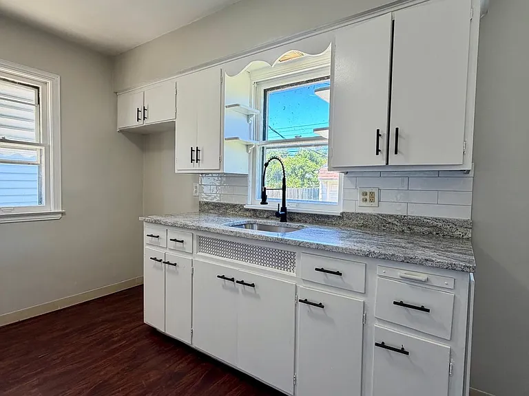 20831 Morris Ave — Photo 3