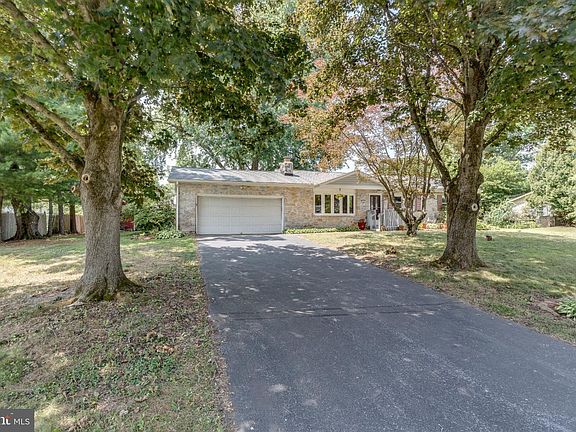 4th image of 12 Heather Ln