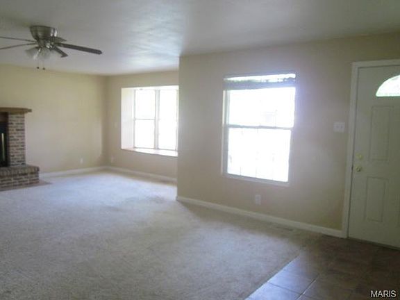 5th image of 880 Thompson Dr
