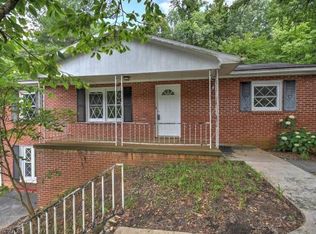 124 Horseshoe Dr, Johnson City, TN 37601