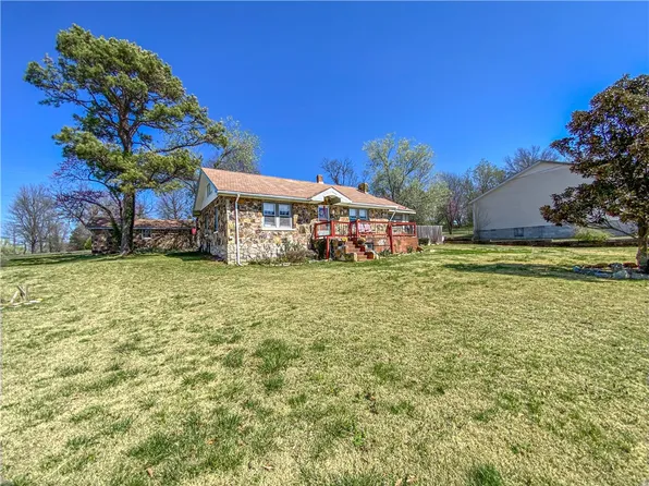202 E Mountain Ave, Berryville, AR 72616