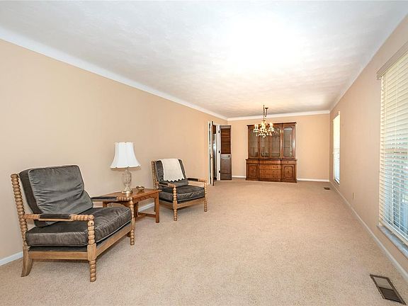 4th image of 8848 Forest Heights Dr