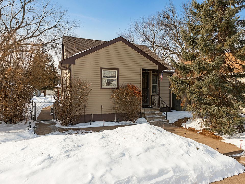 1st image of 440 8th Ave S