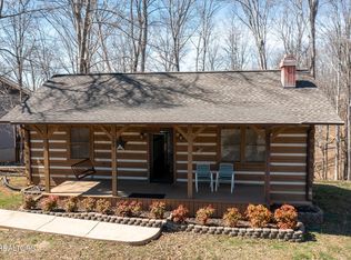 100 Sioux Ln, Byrdstown, TN 38549