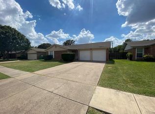 7525 Meadowlark Ln N, Watauga, TX 76148