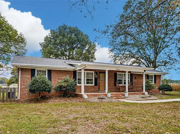 5042 Hoover Hill Rd, Trinity, NC 27370