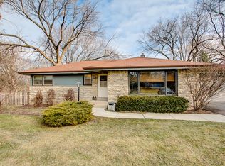 9026 N Iroquois Rd, Bayside, WI 53217