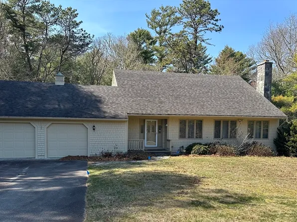 60 Captain Samadrus Rd, Cotuit, MA 02635