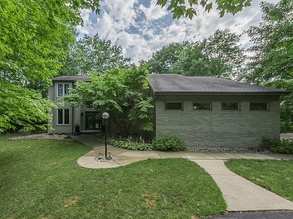 A view of the front of the home.