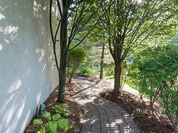 3rd image of 13184 Brandon Cir