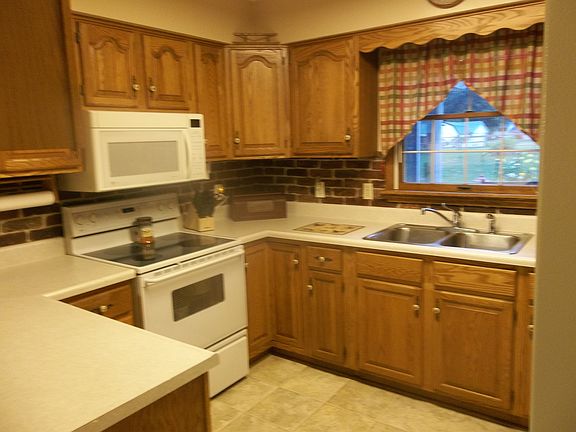 5th image of 946 Ramsey Dr