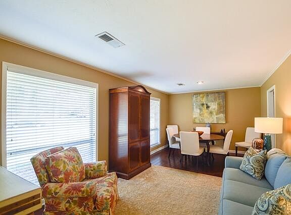 3rd image of 529 Chestnut Dr