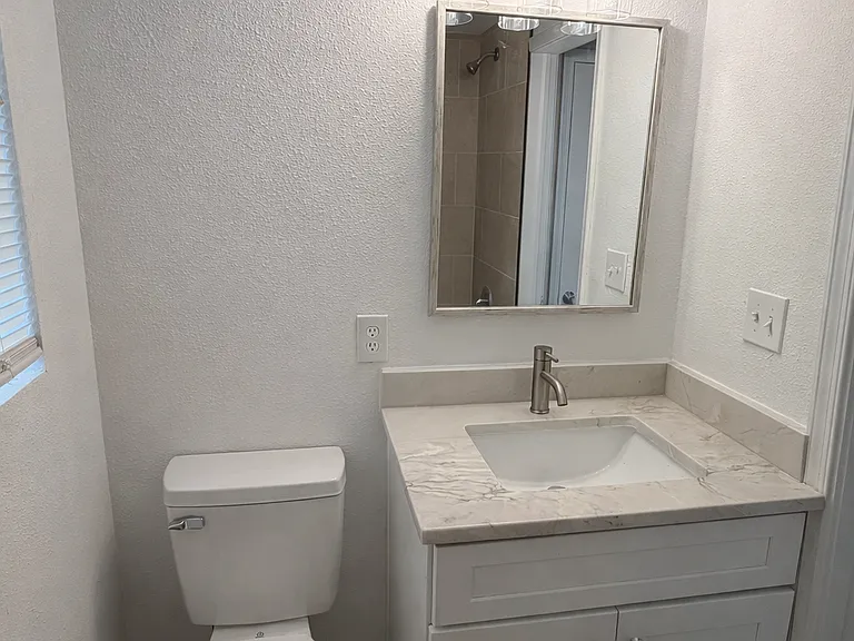 3512 Broadway Ave — Photo 5