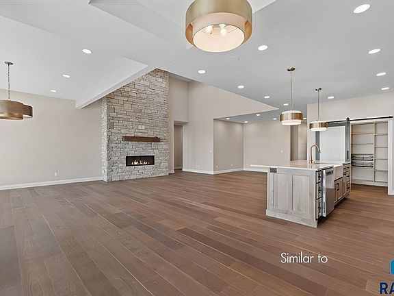 5th image of 1227 Thompson Pl E
