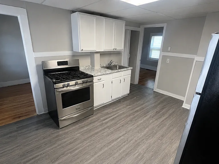 77 Walnut St — Photo 2