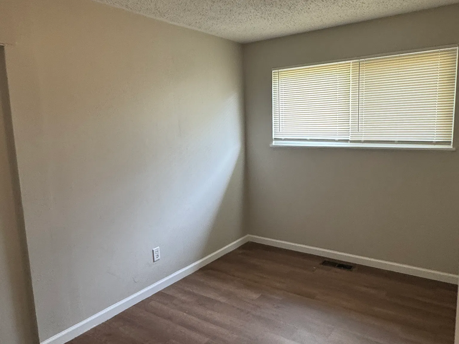 3 bed, 912 sqft, $1,495 — Photo 4