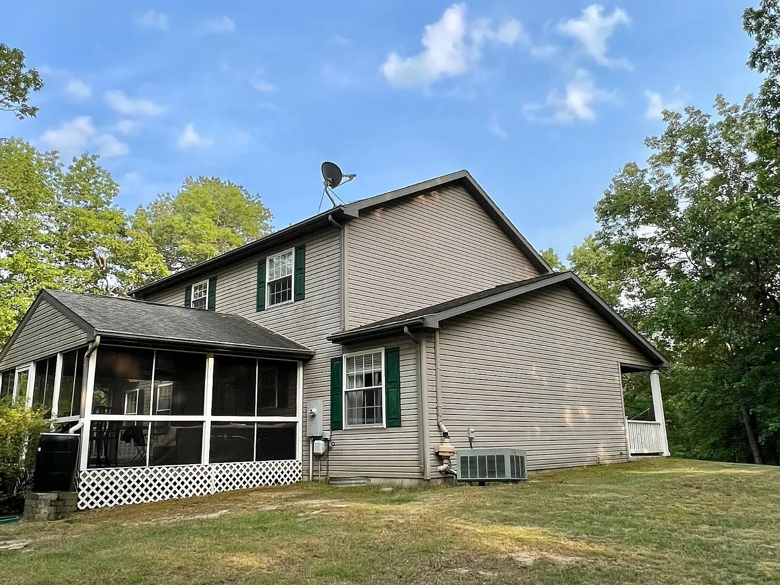 3911 Englewood Ct — Photo 2