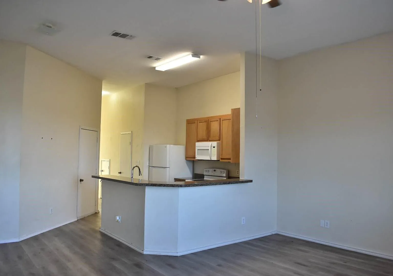 3 bed, 2.5 bath, 1500 sqft, $1,250 — Photo 2