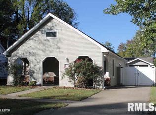 405 N 11th St, Herrin, IL 62948