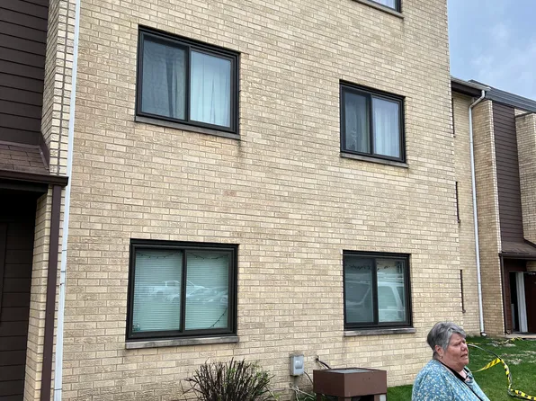 1150 Forums Ct #1A, Wheeling, IL 60090