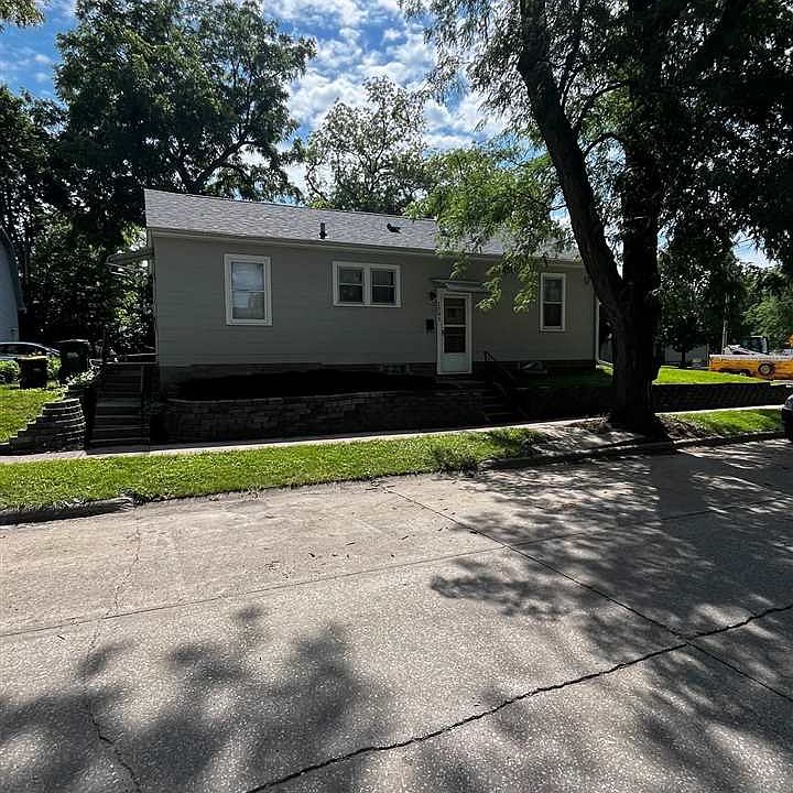 1st image of 1002 Rochester Ave